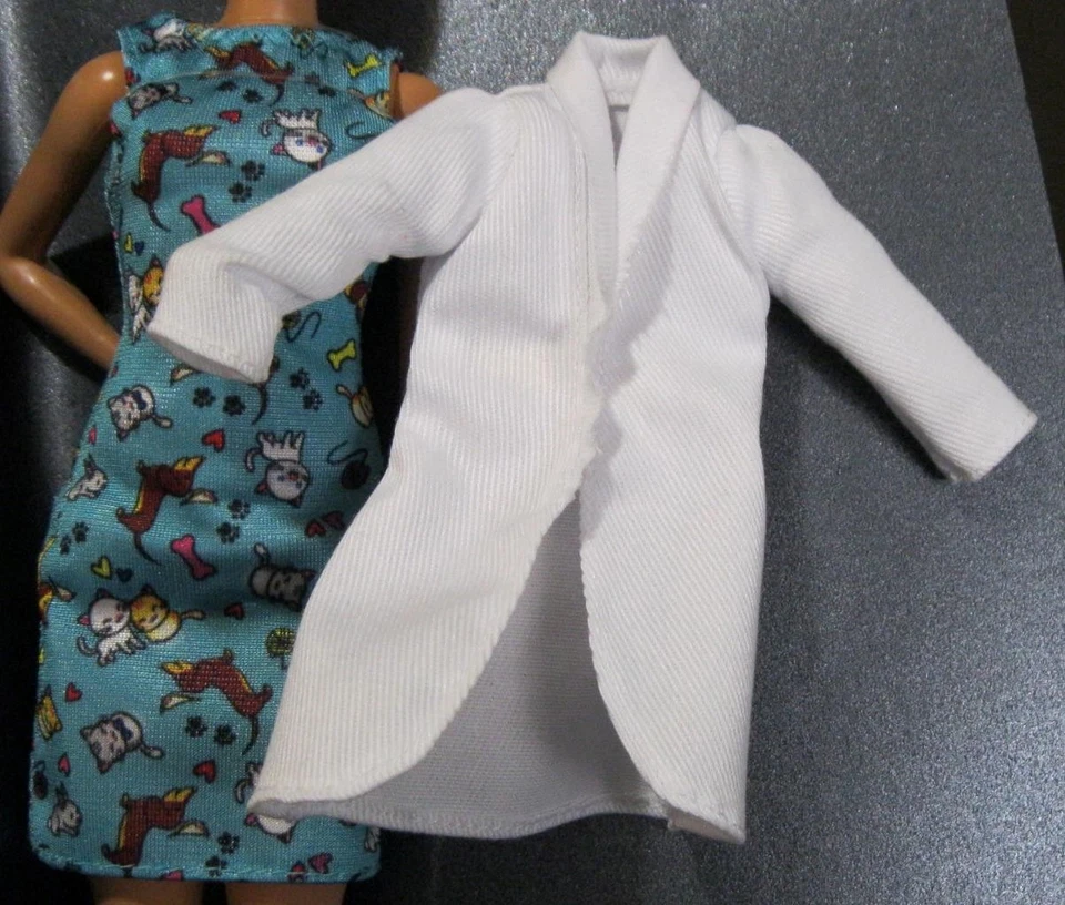 VESTIDO/CHAQUETA BARBIE Flats FASHIONISTAS PETITE 10" PÚRPURA VETERINARIO/ENFERMERA/DOCTOR Foto 1 de 1