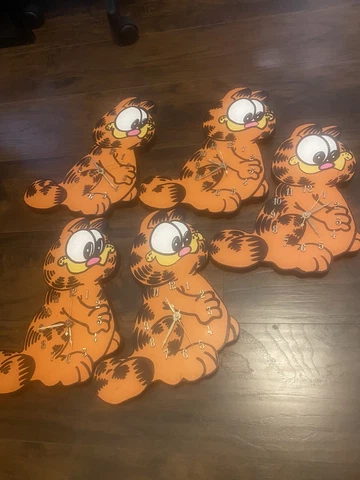 Lot Of 5 Working Handmade Wooden Garfield Clocks. Tested And Works! Cover