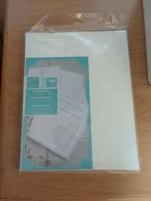 Programa de boda Gartner Studio borde blanco perla medio pliegue Foto 1 de 2