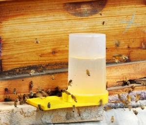 The Beehive Entrance Feeder Honeybee Water Feeder Bee Drinking - Picture 1 of 3