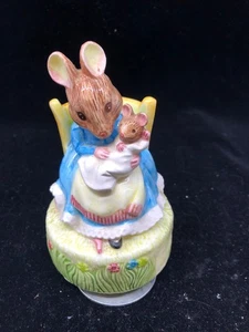 VTG BEATRIX POTTER MOTHER + BABY MUSICAL FIGURINE. - Picture 1 of 4