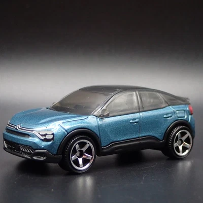 Modello Auto Diecast Collezionabile Diorama CITROEN E-C4 SUV Blu In Scala 1:64 - Immagine 1 di 4