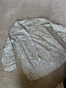 Chico’s no iron size one petite women’s leopard print button up blouse - Picture 1 of 10