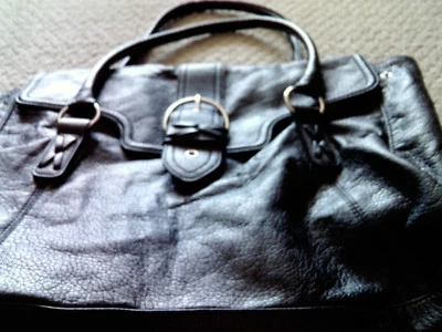 Bolso de mano grande negro H&M! 3 bolsillos interiores, medidas aprox 18 1/2 x 14 1/2 pulgadas. ¡Nuevo! Foto 1 de 4