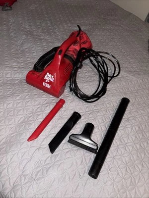 Aspiradora de mano Dirt Devil Ultra con cable modelo 08230 roja con accesorios probados funciona Foto 1 de 4