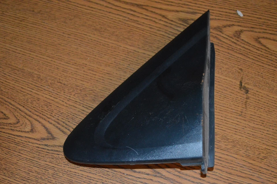 00-06 MAZDA MPV MOLDURA ESQUINA INTERIOR DELANTERA IZQUIERDA  Foto 1 de 1