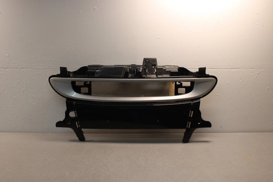 2008 2012 SMART FORTWO FRONT BUMPER CENTER GRILLE PANEL COVER OEM Foto 1 de 4