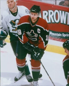 Markus Naslund Vancouver Canucks NHL Licensed Unsigned Glossy 8x10 Photo A - Picture 1 of 1