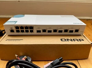 QNAP QSW-M408-4C Commutateur géré Web couche 2, Combo 4 ports 10 GbE + 8 ports 1 GbE - Photo 1/4