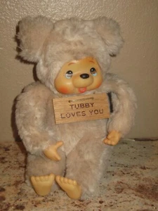 Vintage Russ Monchhichi Thumb Sucking- Tubby Loves You Bear Sign- Stuffed Plush - Picture 1 of 7