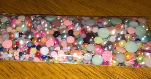 75g Mixed Size And Colour Flatback Pearls - Crafts - FREE P&P - Picture 1 of 2