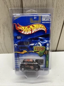HOT WHEELS 2002 TREASURE HUNT MINI COOPER #11 IN PROTECTOR MINT CARD - Picture 1 of 6