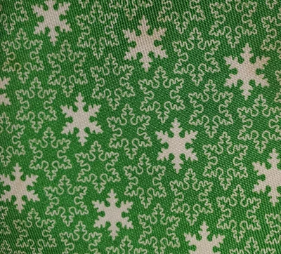 VINEYARD VINES ~ МАЛЬЧИКОВ / ПОДРОСТКОВ ~ ШЕЛКОВЫЙ РОЖДЕСТВЕНСКИЙ ГАЛСТУК ~ ЗЕЛЕНЫЙ БЕЛЫЕ СНЕЖИНКИ ~ 51» - Изображение 1 из 3