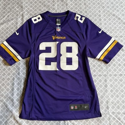 Camiseta deportiva de los Minnesota Vikings para hombre pequeña de fútbol americano de la NFL Peterson 28 Nike en el campo Foto 1 de 4