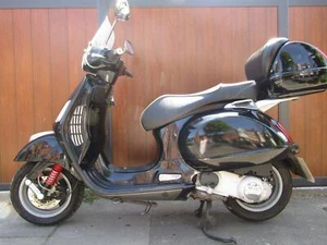 Piaggio Vespa GT 200/ 300 LOW MILES 11,600.. GOOD ALL ROUND ULEZ FRIENDLY..2007 - Picture 1 of 24