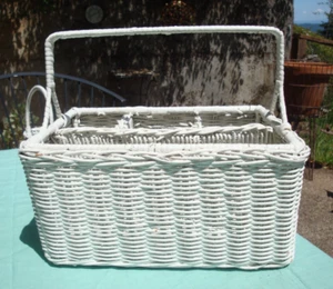Cestino tovaglioli vintage in vimini bianco argenteria con manico e scomparti casetta - Foto 1 di 10
