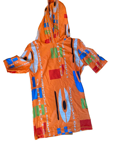 VETEMENTS Felpa con cappuccio arancione Living is Focus. Taglia S M. T shirt grafica