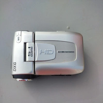 DXG-579V HD Digital Camcorder 5.1MP 4X Zoom Silver 2.4" LCD SD Slot USB AV - Image 1 of 4