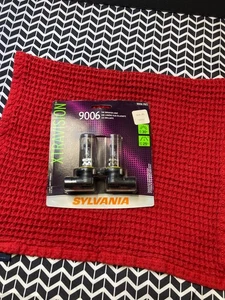 Sylvania 9006 Xtravision bulbs pair 2 bulbs - Foto 1 di 7