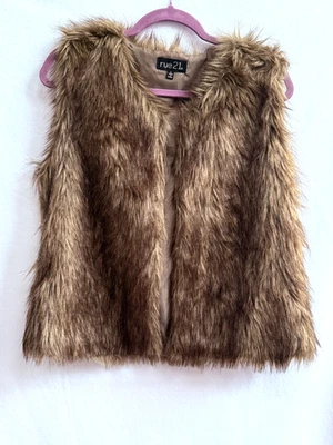 Chaleco de piel sintética Rue 21 Preloved talla grande Foto 1 de 4