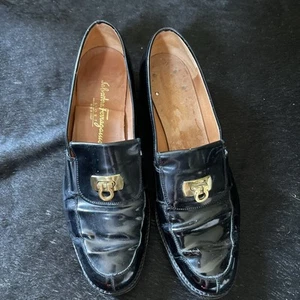 Vtg Salvatore Ferragamo Sport Womens 7B Blk Patent W/Gold Buckle Loafers Italy - Picture 1 of 8