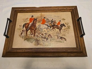 Caballo de caza de arenque cerámica con bandeja de madera con mango de latón 10 1/2" X 14 1/4" - Imagen 1 de 8