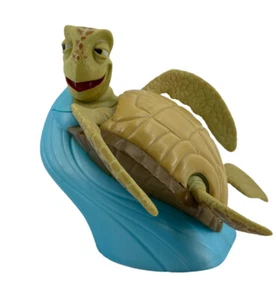 Taza de recuerdo de los parques de Disney CRUSH The Surfer Turtle Finding Nemo 2016 - Imagen 1 de 6