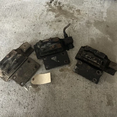 Jeep Cherokee XJ 1991-2001 Manual  AX-15 5 Speed Transmission Mount Bracket 4.0L - Image 1 of 3