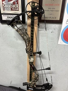 Darton Tritech 31 Right Hand 70 lbs FirstLite Specter  w/Black Limbs - Picture 1 of 5