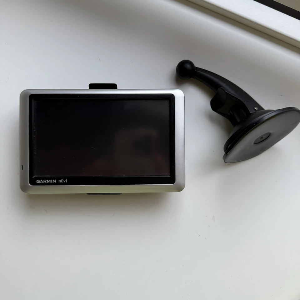 Garmin nuvi 1450 5-Inch Portable GPS Navigator - With Window Mouth No Cord - Image 1 of 4