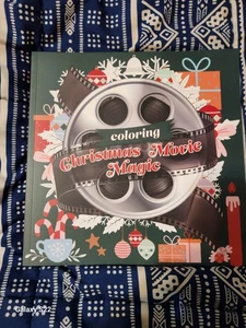 Christmas Movie Magic An Unofficial Coloring Adventure Book - Bild 1 von 6