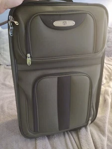 Samsonite carry-on spinner luggage. Soft shell, expandable and a whole lot... - Picture 1 of 2