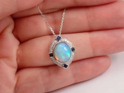 Collar colgante de ópalo de fuego simulado de corte ovalado de 2 quilates para mujer enchapado en oro blanco de 14 k Foto 1 de 3