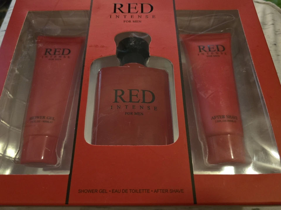 Juego de regalo de 3 piezas Red Intense para hombre - Eau de Toilette, gel de ducha y después del afeitado Foto 1 de 1