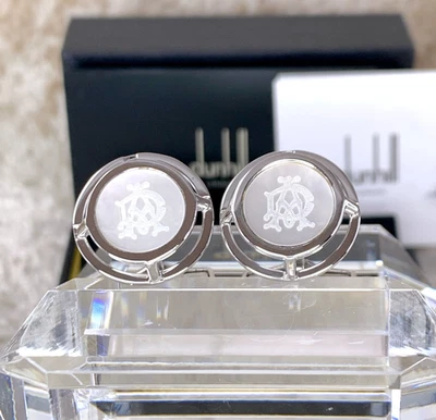 Gemelos Dunhill redondos con carcasa plateada logotipo gótico con estuche Foto 1 de 4