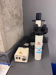Leica DMIL Microscope with 3 objectives, HG-DM Light box - Picture 1 of 4
