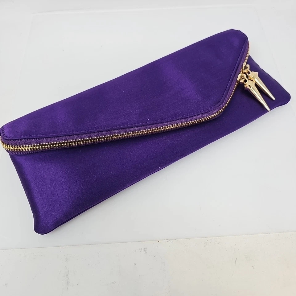 Bolso sin asas Henri Bendel para mujer de cuero púrpura con estampado de animales sintéticos Foto 1 de 4