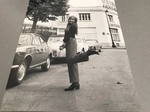 DELPHINE DESYEUX - PHOTO DE PRESSE ORIGINALE 21x27cm - Imagen 1 de 1