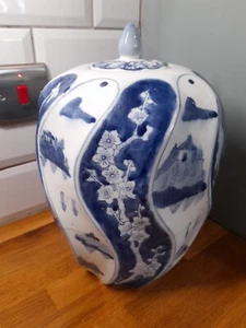 vintage satsuma ginger jar Chinese chinoiserie blue white ceramic country house - Picture 1 of 9