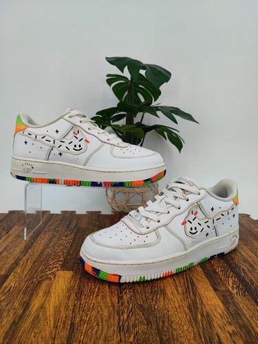 Scarpe da ginnastica Nike Kids Air Force 1 LV8 GS Drawing in pelle bianca taglia 6 5 anni US