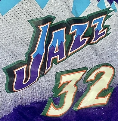 Camiseta Karl Malone #32 Utah Jazz Adidas HWC média +2 costurada anos 90 vintage em excelente estado usado - Imagem 1 de 4