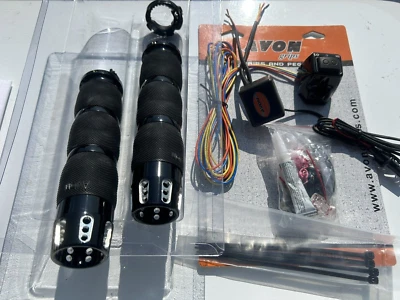 MT-AIR-90-A-G-H Heated Grip Victory Motorcycle By Avon Black Contrast Cut GATLIN - Image 1 of 4