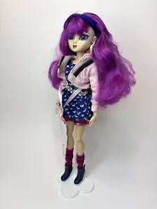 Zeenie Dollz Eco-Warrior Sini Doll W/ Stand - Picture 1 of 11