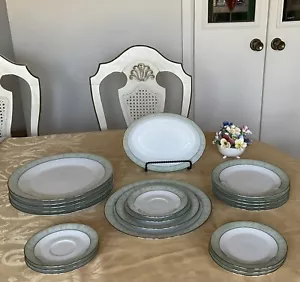 Noritake- Vienne 6885 - Japan - 6 Place Setting - No Cups - Picture 1 of 10