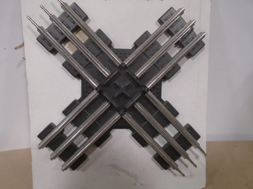 K-LINE #K-361O GAUGE 90 DEGREE CROSSING IN EXCELLENT CONDITION - Image 1 of 1