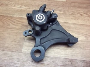 Triumph Street Triple R 675 L67LR Bremszange Bremssattel hinten + Halter - Bild 1 von 6