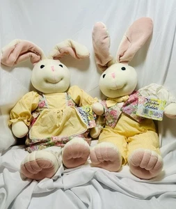 Toys R Us Mr. & Mrs. Easter Velveteen Rabbits 27”x 17” cada uno - Imagen 1 de 7