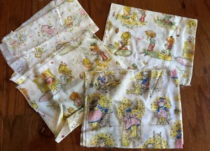 De Colección Holly Hobbie Tela Desguace Remanente Teléfono Viñeta Remanentes Edredón Coser RARO - Imagen 1 de 5