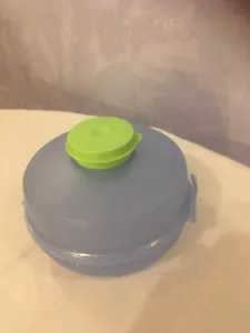 Tupperware Semmel Runde / Lunchbox, mit Dressingbehälter hellblau, neuwertig - Bild 1 von 3