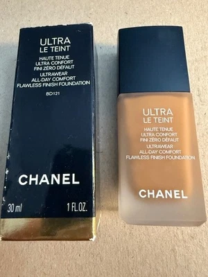 CHANEL ULTRA LE TEINT Ultrawear All Day Comfort Flawless Finish Foundation BD121 - Image 1 of 4